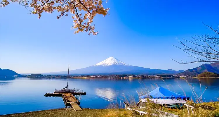 El lago del Kawaguchiko cerca del monte Fuji