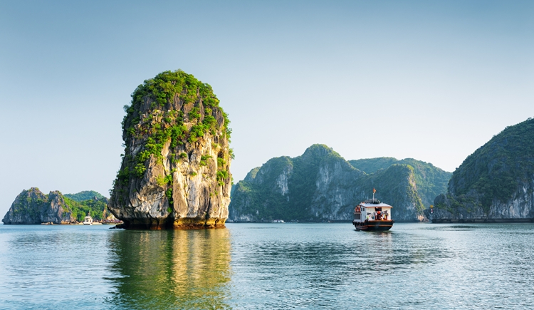 4-Day Essence of Hanoi with a Halong Bay Cruise